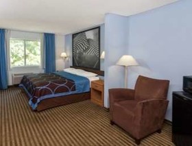 Super 8 by Wyndham Huntington