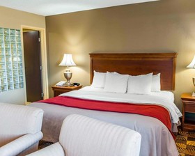 Comfort Inn & Suites North at the Pyramids