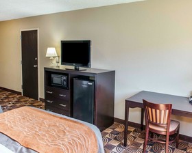 Comfort Inn & Suites North at the Pyramids