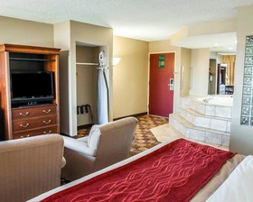 Comfort Inn & Suites North at the Pyramids