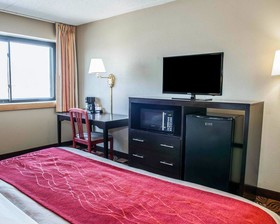 Comfort Inn & Suites North at the Pyramids