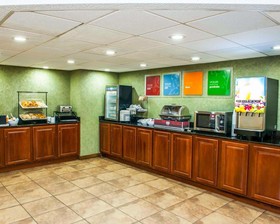 Comfort Inn & Suites North at the Pyramids