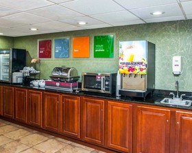 Comfort Inn & Suites North at the Pyramids