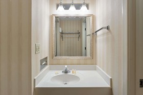 Days Inn & Suites by Wyndham Northwest Indianapolis
