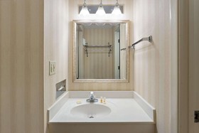 Days Inn & Suites by Wyndham Northwest Indianapolis