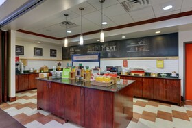 Hampton Inn & Suites Indianapolis-Airport