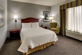 Hampton Inn & Suites Indianapolis-Airport
