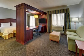 Hampton Inn & Suites Indianapolis-Airport