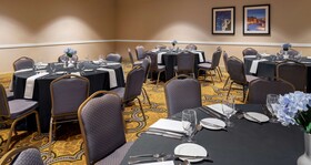 Hilton Indianapolis Hotel & Suites