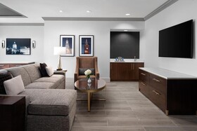Hilton Indianapolis Hotel & Suites