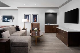 Hilton Indianapolis Hotel & Suites