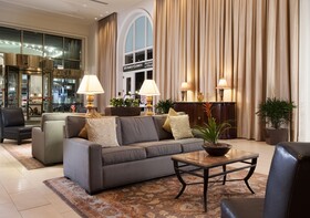Hilton Indianapolis Hotel & Suites