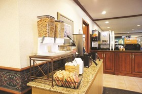 La Quinta Inn by Wyndham Indianapolis Airport Executive Dr