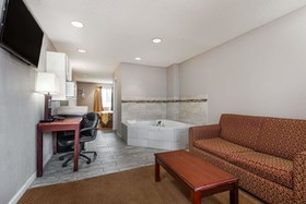 Super 8 by Wyndham Indianapolis/NE/Castleton Area