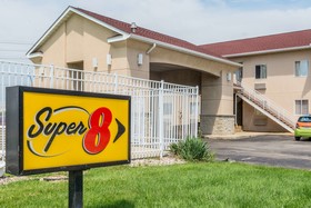 Super 8 by Wyndham Indianapolis/NE/Castleton Area