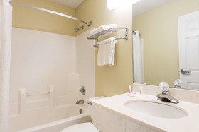 Super 8 by Wyndham Indianapolis/NE/Castleton Area