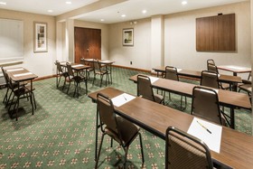 Super 8 by Wyndham Indianapolis/NE/Castleton Area