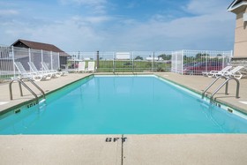 Super 8 by Wyndham Indianapolis/NE/Castleton Area