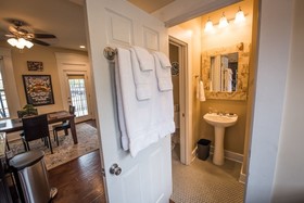 Villa on Meridian - Carriage House