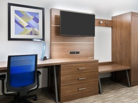Holiday Inn Express & Suites Kokomo South