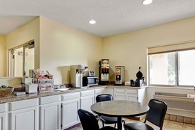 Super 8 by Wyndham Kokomo