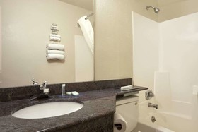 Travelodge by Wyndham La Porte/Michigan City Area