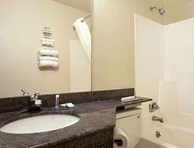 Travelodge by Wyndham La Porte/Michigan City Area