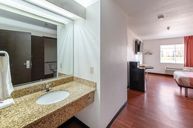 Motel 6 Lebanon In