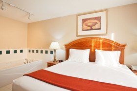 Holiday Inn Express & Suites Logansport