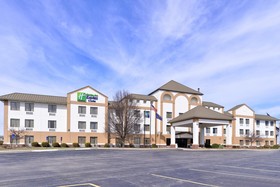 Holiday Inn Express & Suites Madison