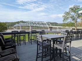 Riverboat Inn & Suites