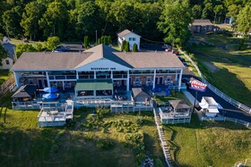 Riverboat Inn & Suites
