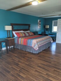 Riverboat Inn & Suites