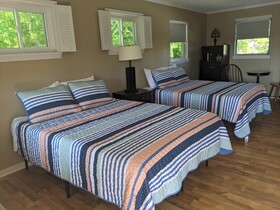 Riverboat Inn & Suites