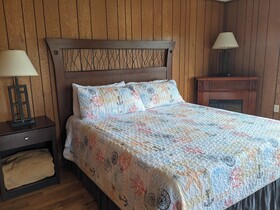 Riverboat Inn & Suites