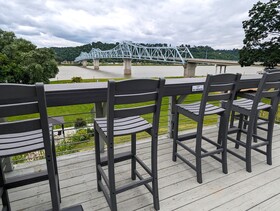 Riverboat Inn & Suites