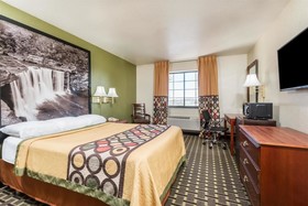 Super 8 by Wyndham Madison/Hanover Area