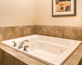 Comfort Suites