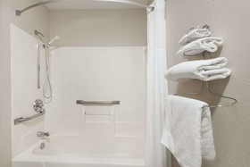 Days Inn by Wyndham Muncie -Ball State University