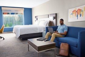 Holiday Inn Express And Suites Muncie Northwest By Ihg