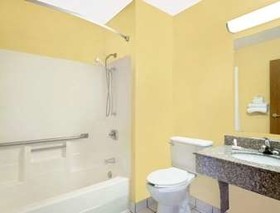 Super 8 by Wyndham Muncie/Ball St. College Area
