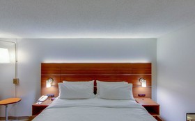 Holiday Inn Express Fort Wayne-East (New Haven)