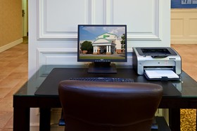 Holiday Inn Express Indianapolis Airport