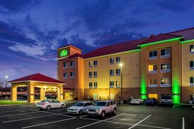 La Quinta Inn & Suites by Wyndham Indianapolis Airport West