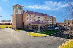 La Quinta Inn & Suites by Wyndham Indianapolis Airport West