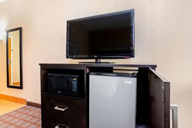 La Quinta Inn & Suites by Wyndham Indianapolis Airport West