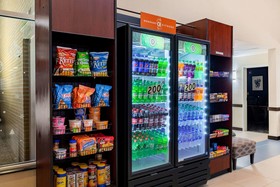 La Quinta Inn & Suites by Wyndham Indianapolis Airport West