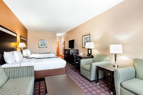 La Quinta Inn & Suites by Wyndham Indianapolis Airport West