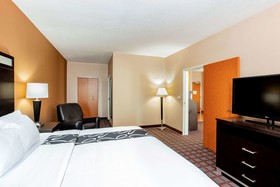 La Quinta Inn & Suites by Wyndham Indianapolis Airport West