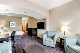 La Quinta Inn & Suites by Wyndham Indianapolis Airport West